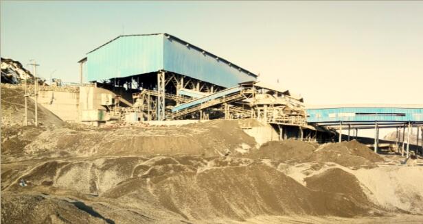 四臺GPY200圓錐破碎機