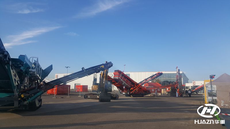 洛陽大華參加SIM2017礦業(yè)博覽會-移動破碎站展品