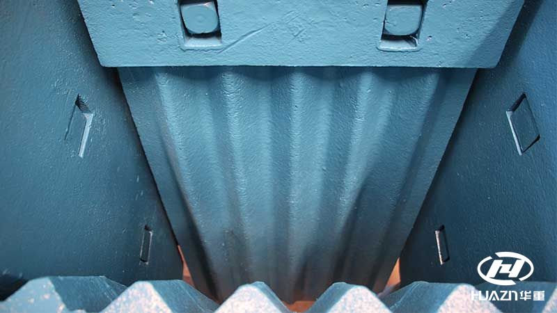 顎式破碎機進料口