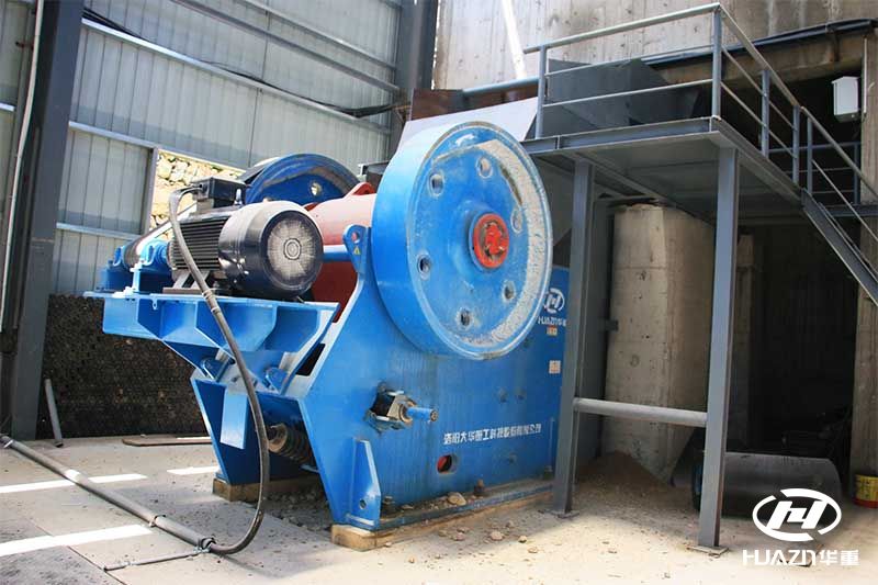 鄂式破碎生產(chǎn)現(xiàn)場