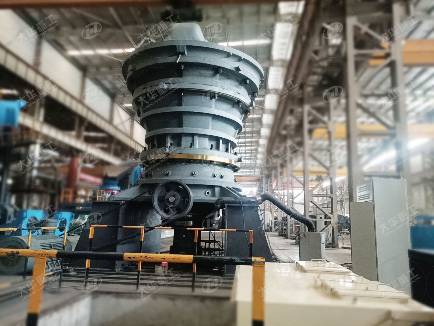 大型旋回破碎機